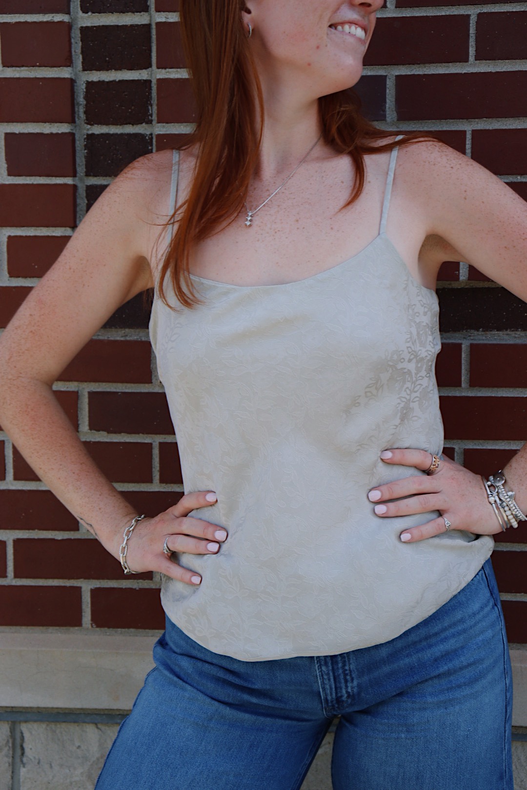 VINTAGE WHITE FLORAL TANK